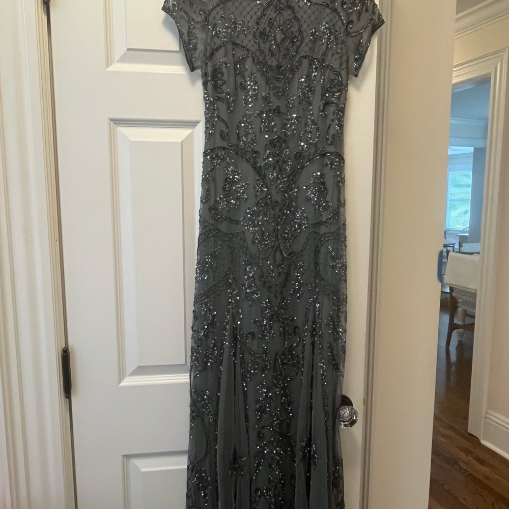 Elegant embellished beaded mesh steel blueish / grey Gown Pisarro Nights size 2 - Picture 12 of 14